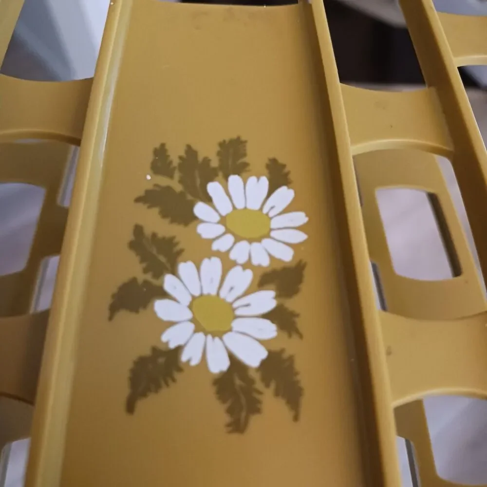 Vtg Plastic Napkin Holder with Floral Daisy Design Retro 1970s Mid-Century Home